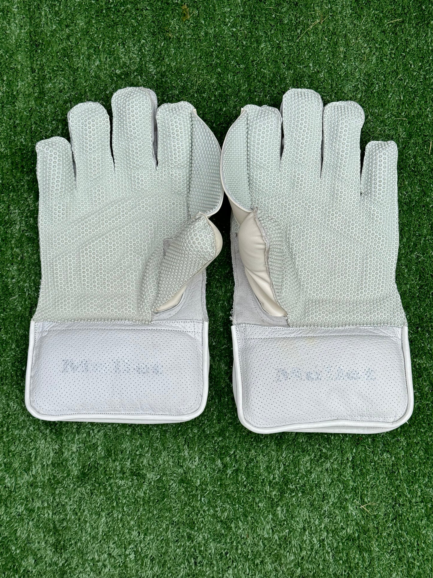 Mullet keeping gloves