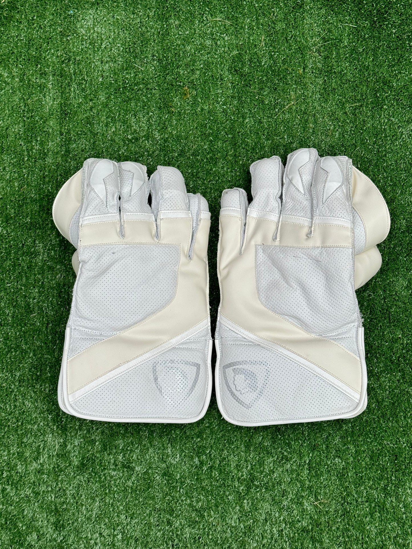 Mullet keeping gloves