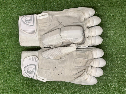 Mullet Sausage Gloves