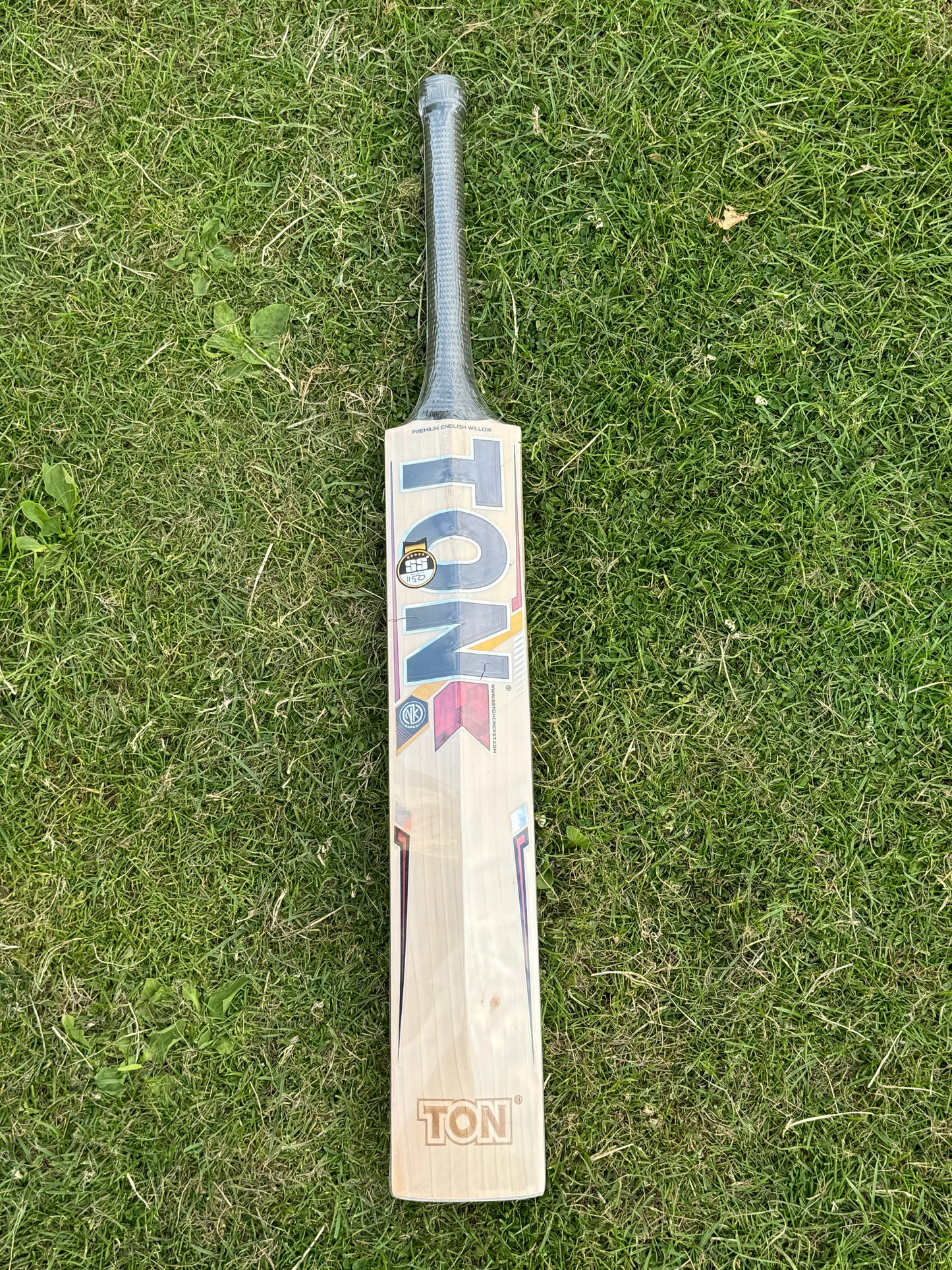 Ton Legend Cricket Bat